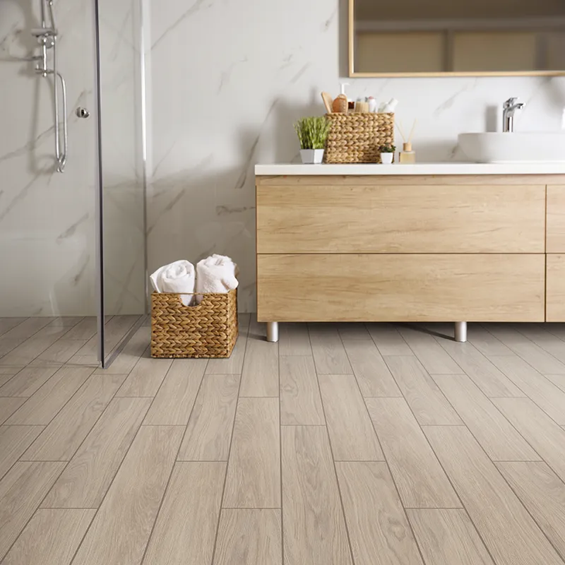 Wood look tile in modern bathroom | De/Mar Design Studio